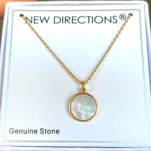 Necklace nwt Mother-of-Pearl round
& gold lattice disk pendant chain 18”